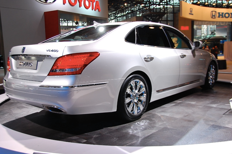 Illustration for article titled Hyundai Equus: A High-Priced Hyundai Not For Us